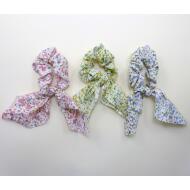 SCRUNCHIE CON LAZADA FLORES MENUDAS PASTEL