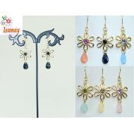 PENDIENTE HIPPIE FLOR DORADO CON STRASS COLOR Y PIEZA FACETADA COLGANDO