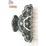 PINZA GRANDE METAL ESMALTE Y PIEDRAS BLANCAS